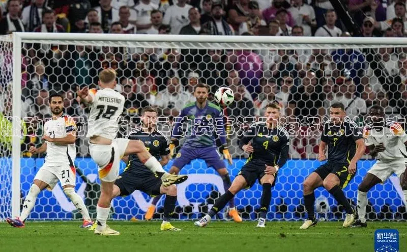 qm球盟会官方网站金山办公燃动赛场：大型运动赛事活动海报设计指南